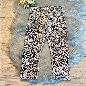 Athleta Elation Capri Leggings in Ocelot sz XS